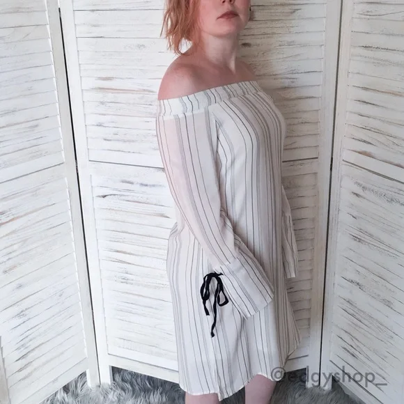 Off the Shoulder Striped Dress - Picture 4 of 8